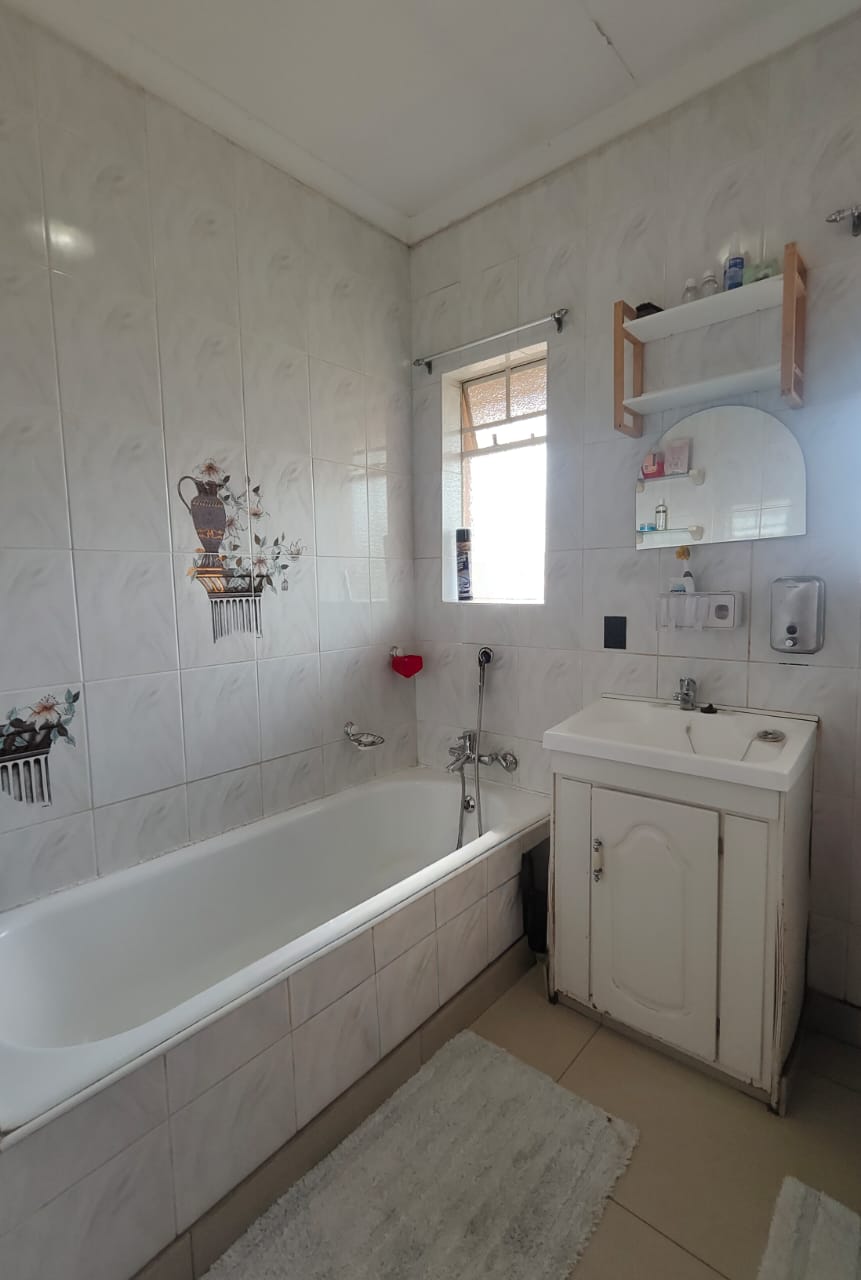 To Let 4 Bedroom Property for Rent in Vaalpark Free State